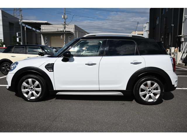 ロングホイールベース、ショートオーバーハングで取り回しの良さを実現しております。