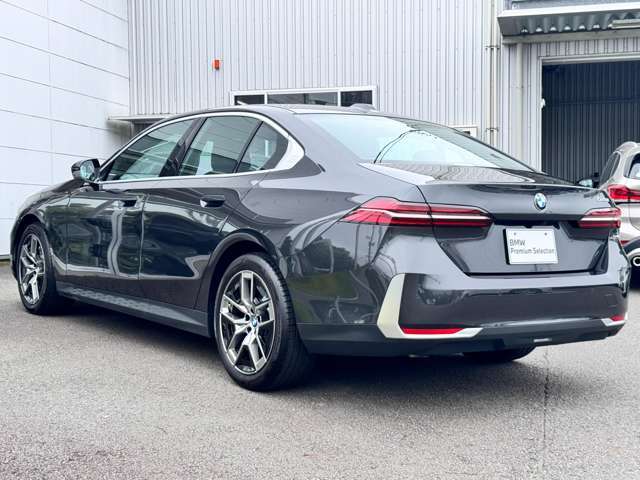 BMW Premium Selection保証では、ご購入後2年間に渡り走行距離無制限で、エンジン・ブレーキ・ミッション等のメイン部分に関しまして、万が一修理・整備が必要になりました際に部品・工賃無料にて対応いたします。