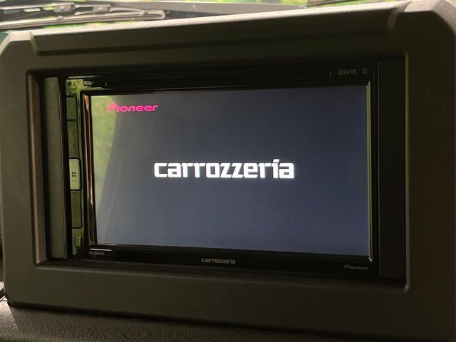 【ディスプレイオーディオ】お持ちのスマホやMP3プレイヤーとの無線接続で音楽再生が可能！コードで繋ぐわずらわしさも無く、手軽にお気に入りの音楽を楽しめます。