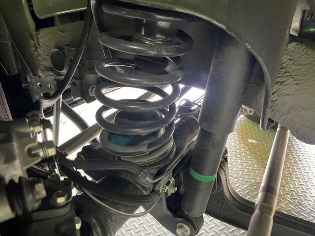 お車を安心してお乗りいただく為には、足回りの定期点検が欠かせません。サービスサポート（有償保証）では無料点検もご提供しており、安心のカーライフをお過ごしいただけるサポート体制が整っています。