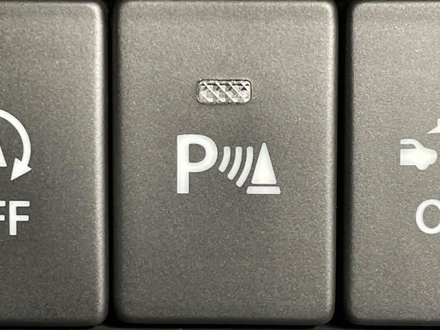 【クリアランスソナー】バンパーに付いたセンサーが障害物を検知！一定の距離に近づくとアラートで教えてくれます♪狭い駐車スペースや車庫入れ時も安心ですね☆