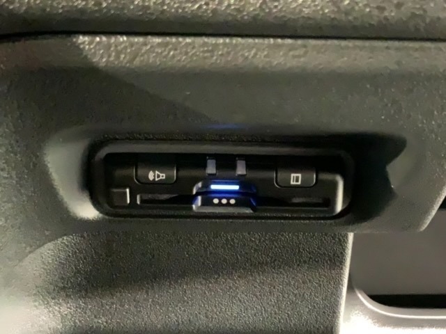 いまや快適なカーライフに欠かせないETCが付いています。