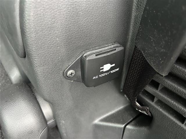 【ETC】有料道路を利用する際に料金所で停止することなく通過できる、ETC車載器（ノンストップ自動料金収受システム機器）が装備されています。セットアップを行うことで利用可能になります。
