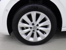 輸入車ならではの卓越した走りを支えるホイールと足回りです！日本車の走りに慣れている方にもぜひ体感して頂きたい程高いレベルでまとまっています。