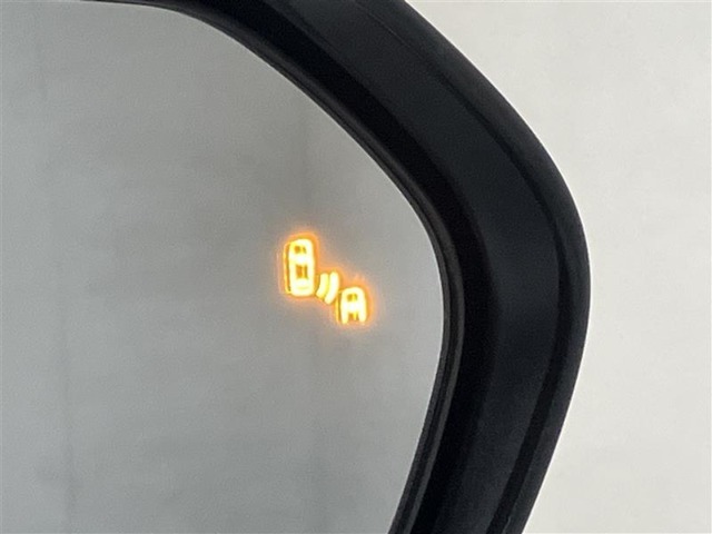 ブラインドスポットモニター付き☆死角の車にも気づかせてくれる便利なセンサーです！