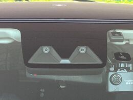 【スマートアシスト】走行中に前方の車両等を認識し、衝突しそうな時は警報とブレーキで衝突回避と被害軽減をアシスト。より安全にドライブをお楽しみいただけます。