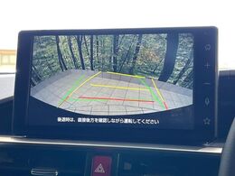 【バックカメラ】駐車時に後方がリアルタイム映像で確認できます。大型商業施設や立体駐車場での駐車時や、夜間のバック時に大活躍！運転スキルに関わらず、今や必須となった装備のひとつです！
