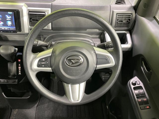 【ステアリングスイッチ】運転中、前方から目線をそらすことなく、オーディオ等の操作が可能な便利機能！安心＆快適なドライブを演出してくれます♪