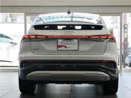 後続車両から長く見られるリヤスタイルも、Audiらしく上品で洗練されたデザインで見る人を惹きつけます。