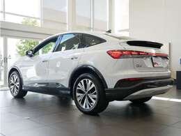 グレイシアホワイトメタリック