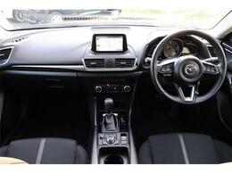 前席全体　目線も高く広い視界で安心して運転することができますね！