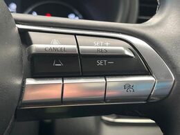 【マツダ・レーダークルーズコントロール】高速道路での長距離走行が楽に！自動で速度を保つクルーズコントロールが、衝突軽減システムと連携し、前方の車両を感知して車間を保つように速度調節してくれます！！