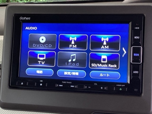 ナビ機能だけでなく、ミュージックサーバー、Bluetooth、フルセグテレビ、DVDとCD再生など、オーディオ機能がついています。