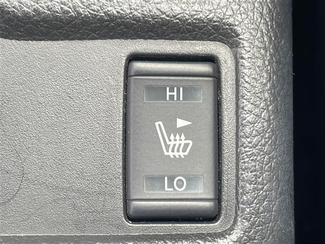 【シートヒーター】シートを温めてくれる暖房機器です！長時間座っていると負担が掛かりやすい背中や腰、または冬場などの寒い日に冷えやすい脚部に快適なぬくもりを伝えます。
