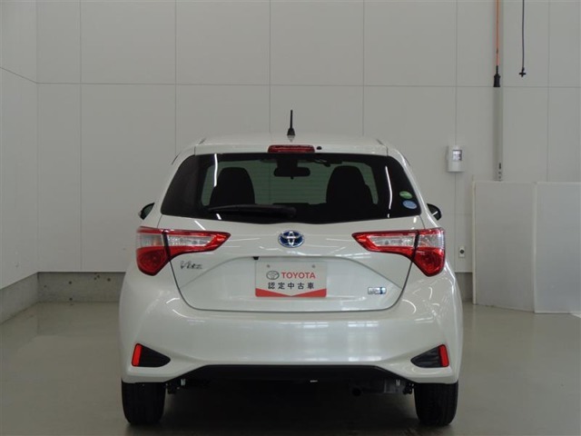 TOYOTA認定中古車とは　【1】まるごとクリーニング【2】車両検査証明書【3】ロングラン保証　この『3つの安心』をセットにした中古車のブランドになります。