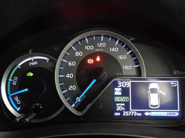 展示車は全てトヨタの車を知り尽くしたエキスパートが基本性能に関わる機能や状態を徹底的にチェックしています。消耗部品の事前交換など法定12ヶ月点検相当の点検・整備を必ず実施しています。