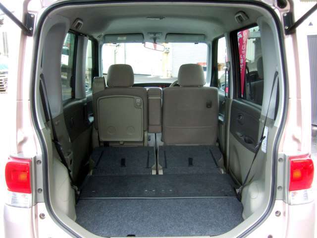 シートアレンジ次第で荷室の広さも自由自在♪かなりの積載能力です☆