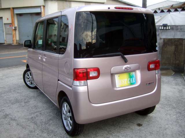 全車画像がシステム上、荒いです。是非一度、現車を見て下さい♪リヤビューも良い感じです☆　なんと！当店は「軽四に限り、県外登録無料」！！！しかも、カードでの支払いも可能です☆この差は、かなり大きいです♪