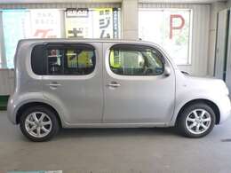 室内展示場を完備しておりますので、天候の悪い日でもゆっくりと車両をご覧下さい。