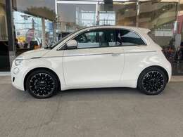 コンパクトなボディで狭い道でもスイスイ走行できます！