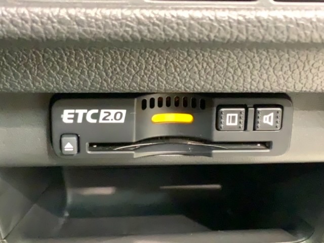いまや快適なカーライフに欠かせないETCが付いています。