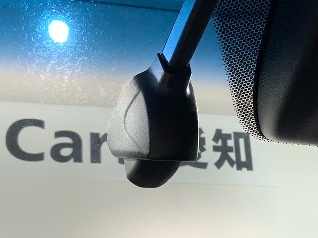 万が一の事故のときもドライブレコーダーがあると安心です。ご利用になる場合は個人情報保護の観点より新品の対応SDカードをお求め下さい。