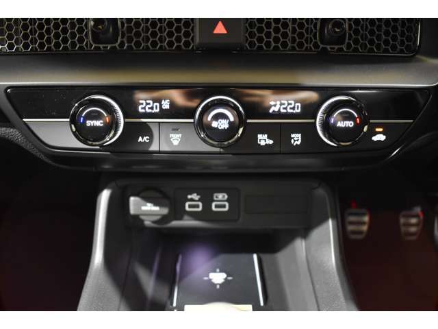 お車の詳細ご質問、点検整備記録簿の内容、お見積りなどお気軽に当店スタッフまでお申し付けくださいませ。Web、お電話からのお問い合わせをお待ち申し上げます。