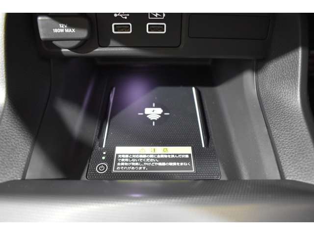 清潔感の溢れる内装です。コンディションも良く、自信を持っておすすめ出来る当店一押しの1台です！中古車は唯一無二の車両となり、今後のご紹介は難しくなってしまいますのでお早目のご検討お願い申し上げます。