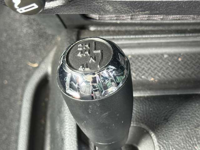 ご成約頂いたお車は全車保証付で納車後も安心！有料オプションで長期保証をお選びいただくことも可能です。