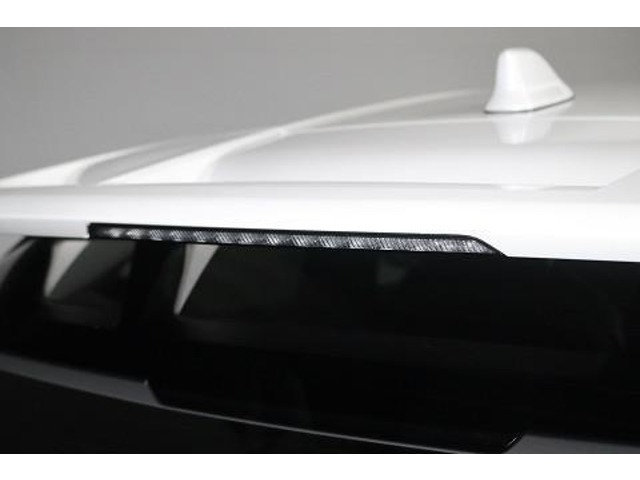 目線の高さに近いストップランプが、後続車にブレーキを踏んだことを知らせるので安全性もUPします。
