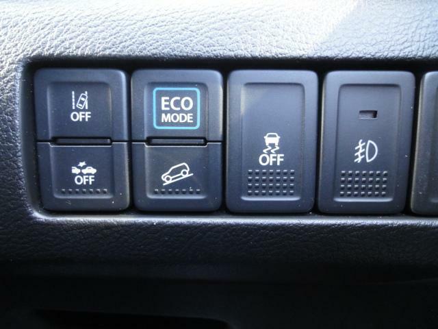 ESP＆デュアルセンサーブレーキ＆車線逸脱防止、各ボタン運転席右下にございます。