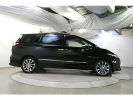 こちら側も電動スライドドアになってます。ショッピングなどでのお買い物時手がふさがっていてもドアに軽く触れるかリモコンで開閉できるので便利です！