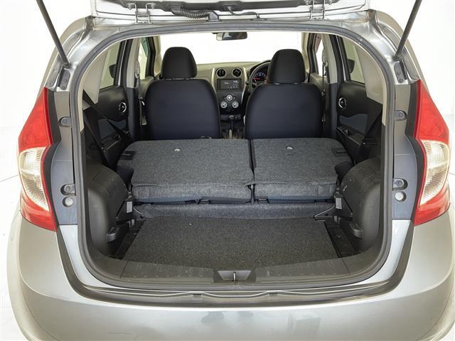 【シートアレンジ】乗せる人数、荷物によってシートアレンジは自由自在です！軽い力でシートを動かせます。開口部は低く、重い荷物もラクに積み下ろしできます。