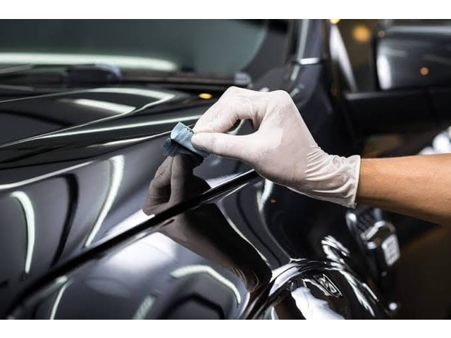 Bプラン画像：ガラスコーティングは、車の塗装の上に油膜や樹脂、ガラスなどの成分でコートをすることです。傷や汚れの付着、紫外線による塗装の劣化を防ぎます。