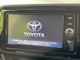 【純正ナビ】人気の純正ナビを装備しております。ナビの使いやすさはもちろん、オーディオ機能も充実！キャンプや旅行はもちろん、通勤や買い物など普段のドライブも楽しくなるはず♪