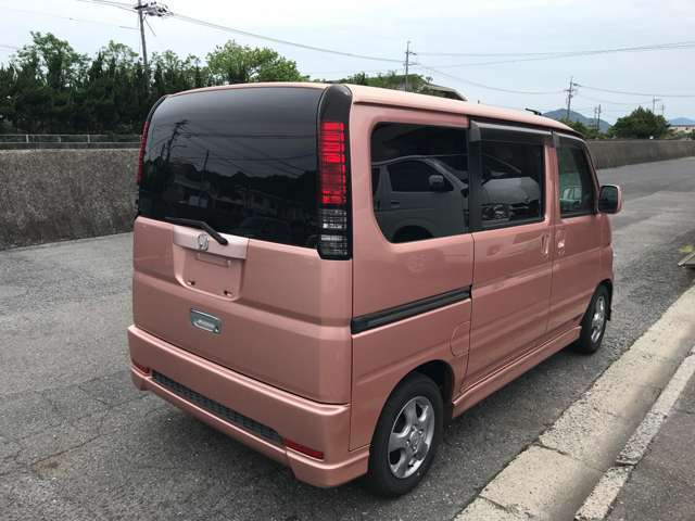 当社のアフターサービスですが、鈑金・塗装の自社工場をはじめ、自社の車検整備工場がございます。