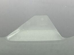 【エマージェンシーブレーキ】走行中に前方の車両等を認識し、衝突しそうな時は警報とブレーキで衝突回避と被害軽減をアシスト。より安全にドライブをお楽しみいただけます。