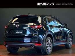 【CX-5】上質感と精悍さを兼ね備え、ワイド感を強調した意匠。オールラウンドな機能美と品格、洗練されたデザイン。
