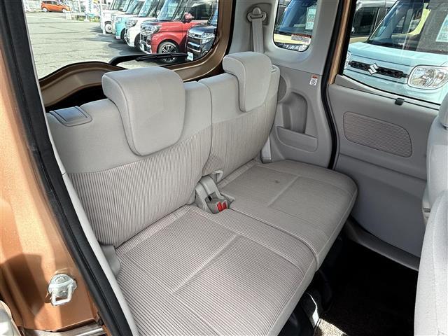 【後部座席】後席もゆったりドライブを楽しめます。ガリバーでご購入いただきましたら、内外装はプロこだわりのクリーニングで清潔なおクルマでご納車させていただきます！店舗での現車確認も承っています！