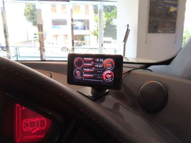 メーカーオプションのレーダー探知機付きです。