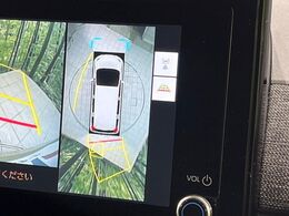 【パノラミックビューモニター】専用のカメラにより、上から見下ろしたような視点で360度クルマの周囲を確認することができます☆死角部分も確認しやすく、狭い場所での切り返しや駐車もスムーズに行えます。