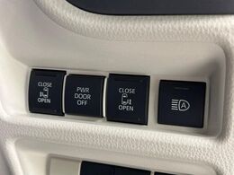 【両側パワースライドドア】スマートキーや運転席のスイッチで後席両側スライドドアの開閉が可能♪電動だから力を入れてドアを開ける必要が無く、小さなお子様でも簡単に開け閉めでき快適です♪