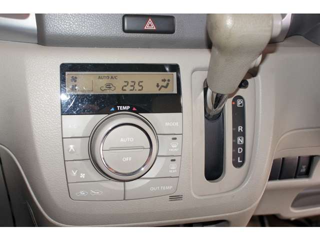 ラクラク運転、低燃費のCVTになります。変速もスムーズで気持ちよく走行できます。