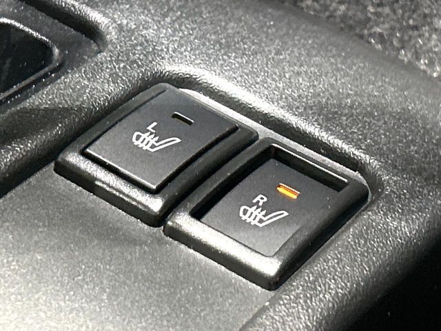 【シートヒーター】寒い日に重宝するシートヒーター！エアコンより早く温まってくれるので寒がりの人も安心ですね♪エアコンの温風は乾燥するから苦手、という方にもをおすすめです。
