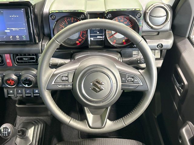 【純正革巻きステアリング】上質な革を使用することで、手にしっかり馴染みとても運転しやすいハンドルです♪