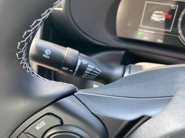 ＜ワイパー・ウォッシャースイッチ＞ワイパーレバー　ONOFFはもちろん速さの調整などが可能です★またリアワイパーが装備されているお車は、リアワイパーも制御可能です♪