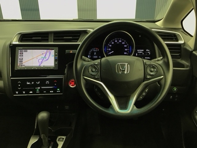 運転しやすいインパネ周りです！見やすいレイアウトで快適なドライブをサポートします！