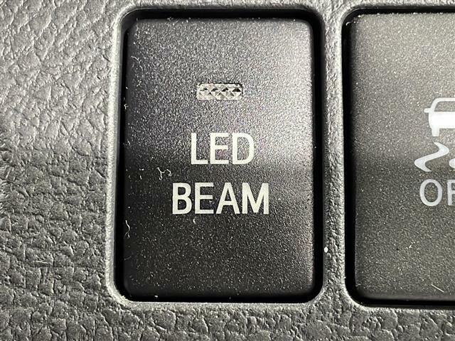 【LEDBEAMスイッチ】トヨタ純正スイッチなので、後付感がなく装着可能です。オルタネートタイプ(ON状態保持)のスイッチになりますので、LEDリフレクターなどLEDパーツのON/OFFさせるのに便利です。
