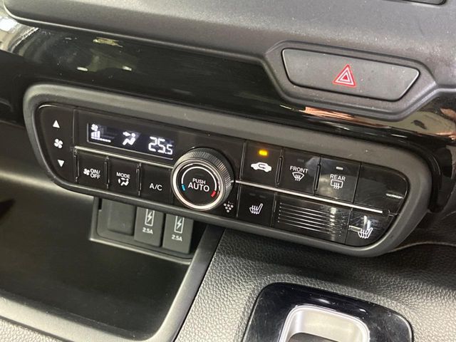 【シートヒーター】寒い日に重宝するシートヒーター！エアコンより早く温まってくれるので寒がりの人も安心ですね♪エアコンの温風は乾燥するから苦手、という方にもをおすすめです。