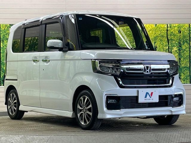 高透明度のガラス皮膜で撥水はもちろん、上質なツヤ・光沢を実現。紫外線や酸性雨から大切な愛車を保護し、色あせ・劣化を防止。「弾スプラッシュコート」、「弾プリミッサコート」からお選びいただけます。